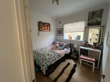 3 bedroom Ground floor flat for sale in Tudor Gardens, London, NW9