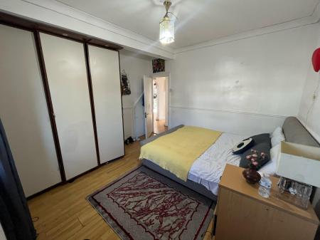 3 bedroom Ground floor flat for sale in Tudor Gardens, London, NW9