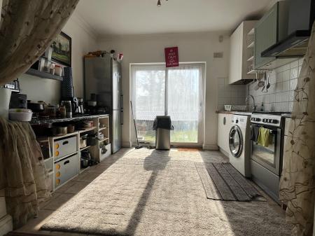 3 bedroom Ground floor flat for sale in Tudor Gardens, London, NW9