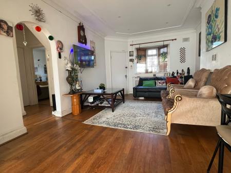 3 bedroom Ground floor flat for sale in Tudor Gardens, London, NW9