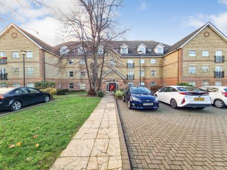 2 bedroom Flat for sale in Wilshaw Close, Hendon, London, NW4