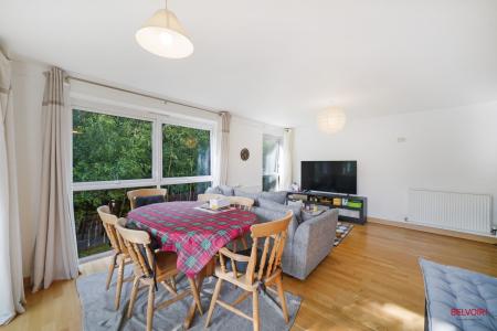 2 bedroom Flat for sale in Zodiac Close, Edgware, London, HA8