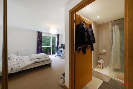 2 bedroom Flat for sale in Zodiac Close, Edgware, London, HA8