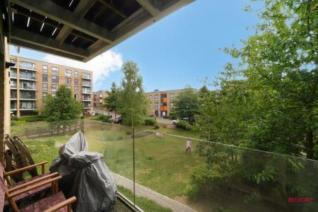 2 bedroom Flat for sale in Zodiac Close, Edgware, London, HA8