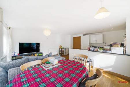 2 bedroom Flat for sale in Zodiac Close, Edgware, London, HA8