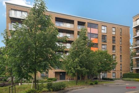 2 bedroom Flat for sale in Zodiac Close, Edgware, London, HA8