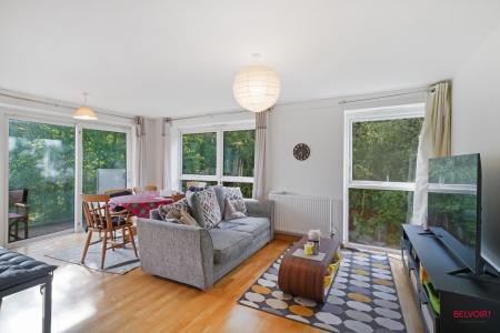 2 bedroom Flat for sale in Zodiac Close, Edgware, London, HA8