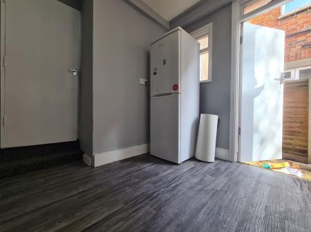 2 bedroom Flat to let in Fortunegate Road, London, NW10