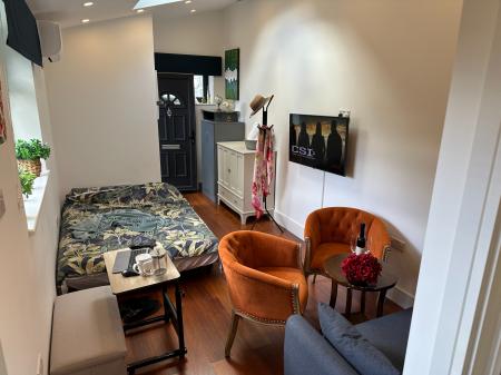 0 bedroom Studio flat to let in Hendale Avenue, Hendon, London, NW4