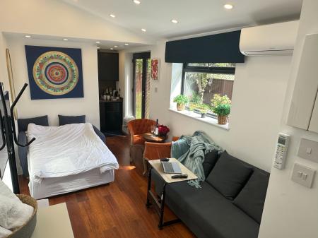 0 bedroom Studio flat to let in Hendale Avenue, Hendon, London, NW4