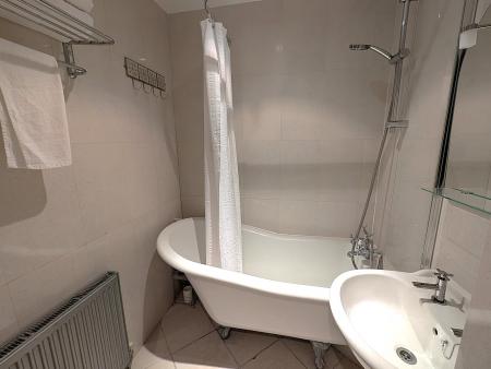 2 bedroom Flat to let in Mount Road, Hendon, London, NW4