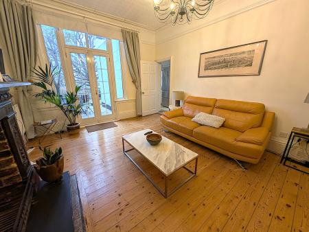 2 bedroom Flat to let in Mount Road, Hendon, London, NW4