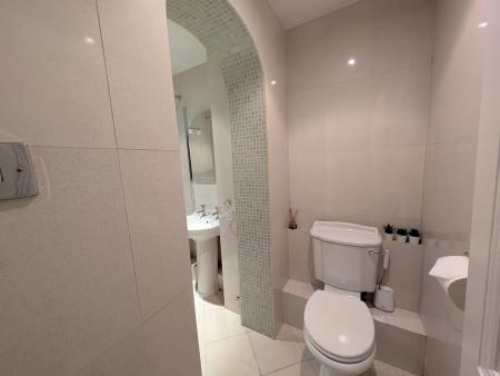 2 bedroom Flat to let in Mount Road, Hendon, London, NW4