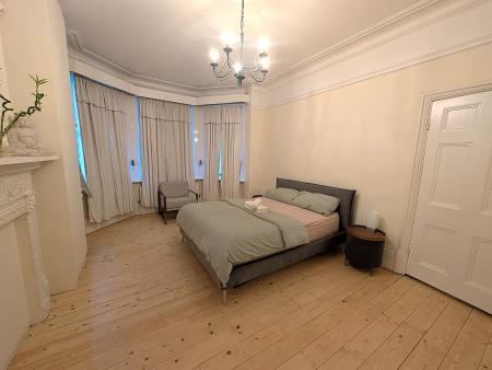 2 bedroom Flat to let in Mount Road, Hendon, London, NW4