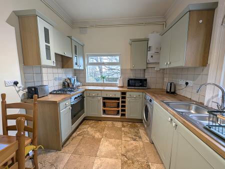 2 bedroom Flat to let in Mount Road, Hendon, London, NW4