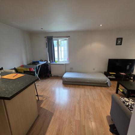 2 bedroom Flat to let in Tanner Street, Barking, IG11