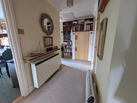 2 bedroom Flat for sale in Barnet Lane, Elstree, WD6