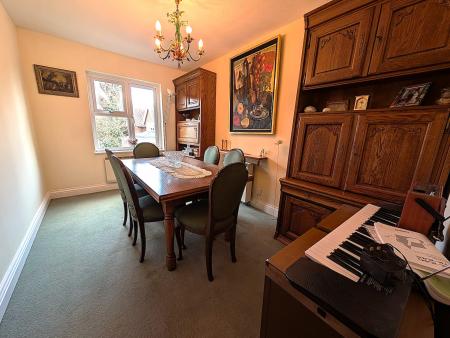 2 bedroom Flat for sale in Barnet Lane, Elstree, WD6