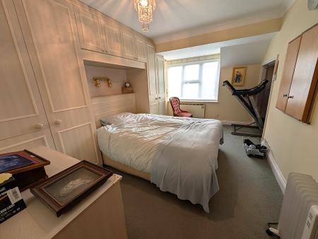 2 bedroom Flat for sale in Barnet Lane, Elstree, WD6