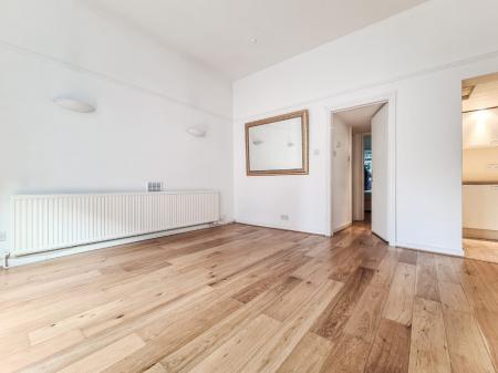 1 bedroom Flat to let in Chalcot Crescent, Primrose Hill, London, NW1