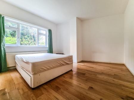 1 bedroom Flat to let in Chalcot Crescent, Primrose Hill, London, NW1