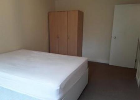 2 bedroom Flat to let in Crown Walk, Wembley, HA9