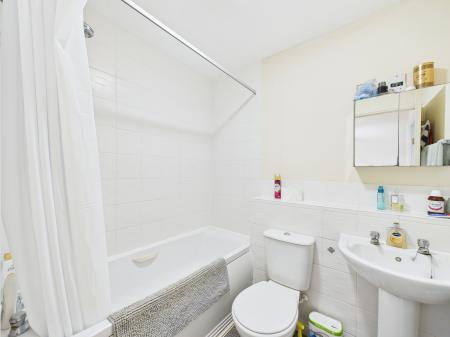 2 bedroom Flat for sale in Clarkson Close, Nuneaton, CV11