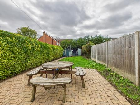 2 bedroom Semi-detached house for sale in Bowling Green Road, Hinckley, LE10