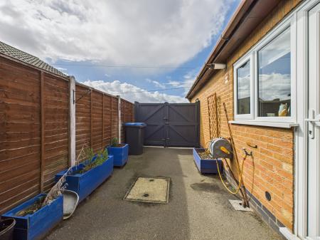 2 bedroom Detached bungalow for sale in Far Lash, Burbage, LE10
