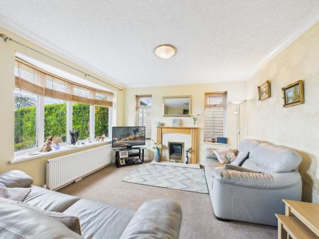 2 bedroom Detached bungalow for sale in Far Lash, Burbage, LE10