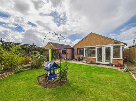 2 bedroom Detached bungalow for sale in Far Lash, Burbage, LE10