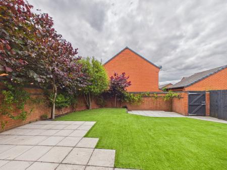 4 bedroom Detached house for sale in Frezenberg Close, Burbage, LE10