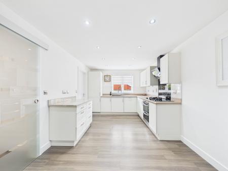4 bedroom Detached house for sale in Frezenberg Close, Burbage, LE10