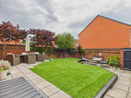 4 bedroom Detached house for sale in Frezenberg Close, Burbage, LE10