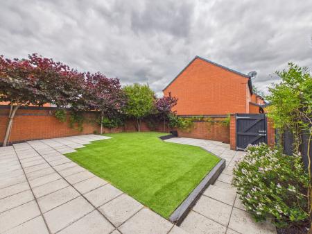 4 bedroom Detached house for sale in Frezenberg Close, Burbage, LE10