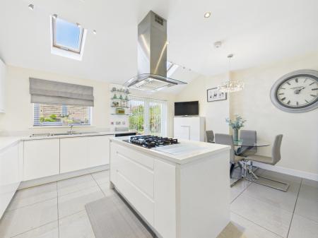 5 bedroom Detached house for sale in Greendale Road, Nuneaton, CV11