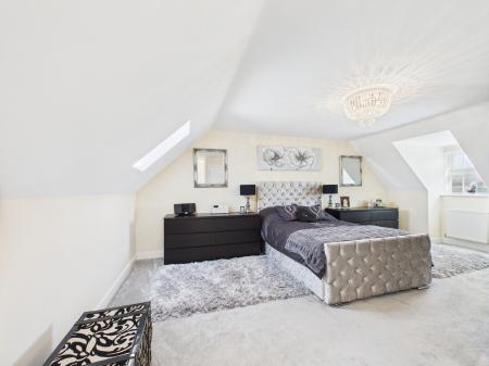 5 bedroom Detached house for sale in Greendale Road, Nuneaton, CV11