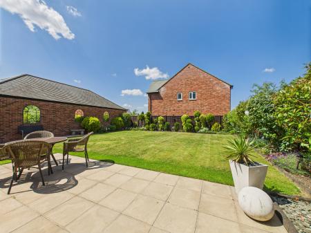 5 bedroom Detached house for sale in Greendale Road, Nuneaton, CV11