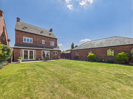 5 bedroom Detached house for sale in Greendale Road, Nuneaton, CV11