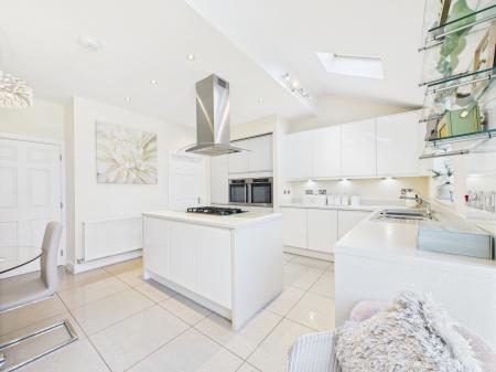5 bedroom Detached house for sale in Greendale Road, Nuneaton, CV11