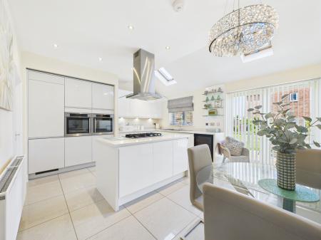 5 bedroom Detached house for sale in Greendale Road, Nuneaton, CV11