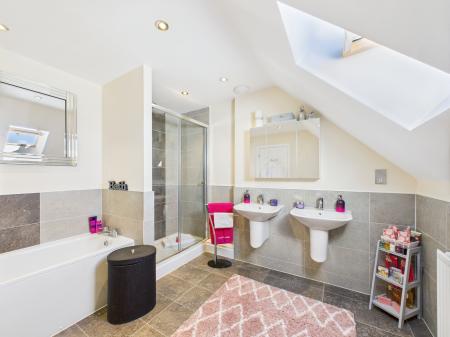 5 bedroom Detached house for sale in Greendale Road, Nuneaton, CV11