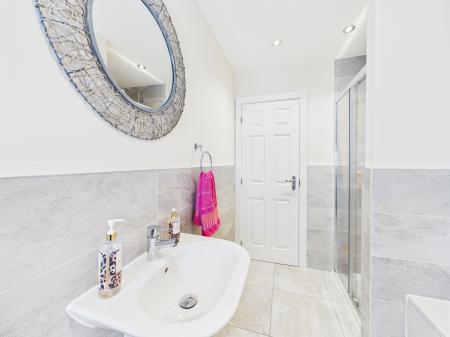 5 bedroom Detached house for sale in Greendale Road, Nuneaton, CV11