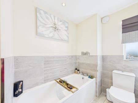 5 bedroom Detached house for sale in Greendale Road, Nuneaton, CV11