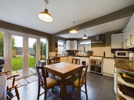 2 bedroom Semi-detached house for sale in Kenmore Drive, Hinckley, LE10