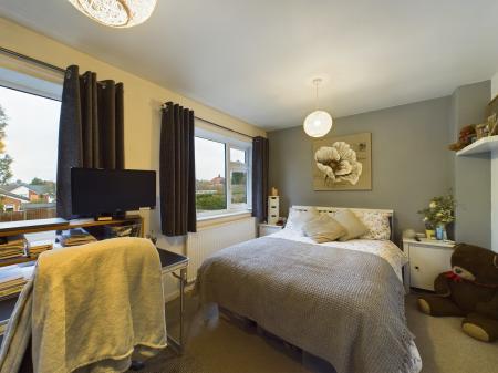 2 bedroom Semi-detached house for sale in Kenmore Drive, Hinckley, LE10