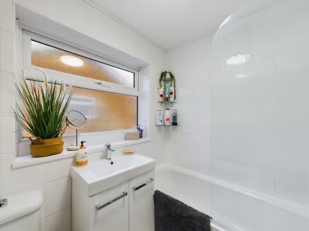 2 bedroom Semi-detached house for sale in Kenmore Drive, Hinckley, LE10