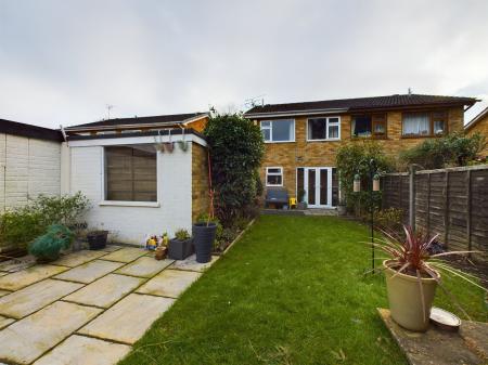 2 bedroom Semi-detached house for sale in Kenmore Drive, Hinckley, LE10