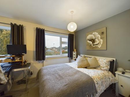 2 bedroom Semi-detached house for sale in Kenmore Drive, Hinckley, LE10