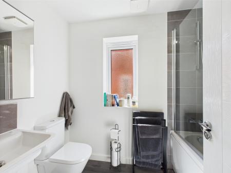 3 bedroom Semi-detached house for sale in Lapwing Drive, Hinckley, LE10